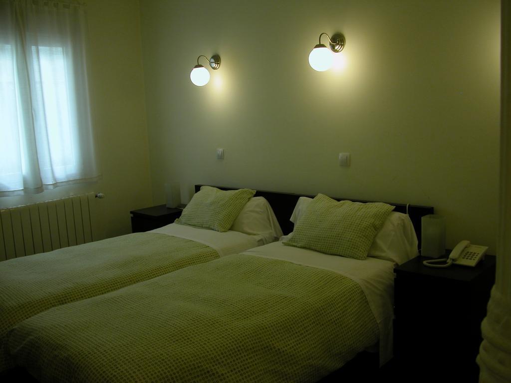 Hostal Goyal Pizarro Madrid Szoba fotó